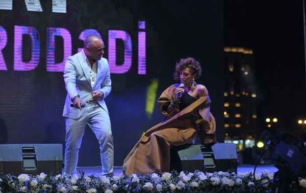 Звезды вместе: грандиозный концерт в Баку - ФОТО